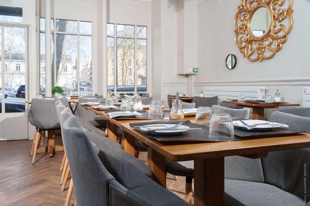 A L'Hotel Des Roys Versailles Ristorante foto